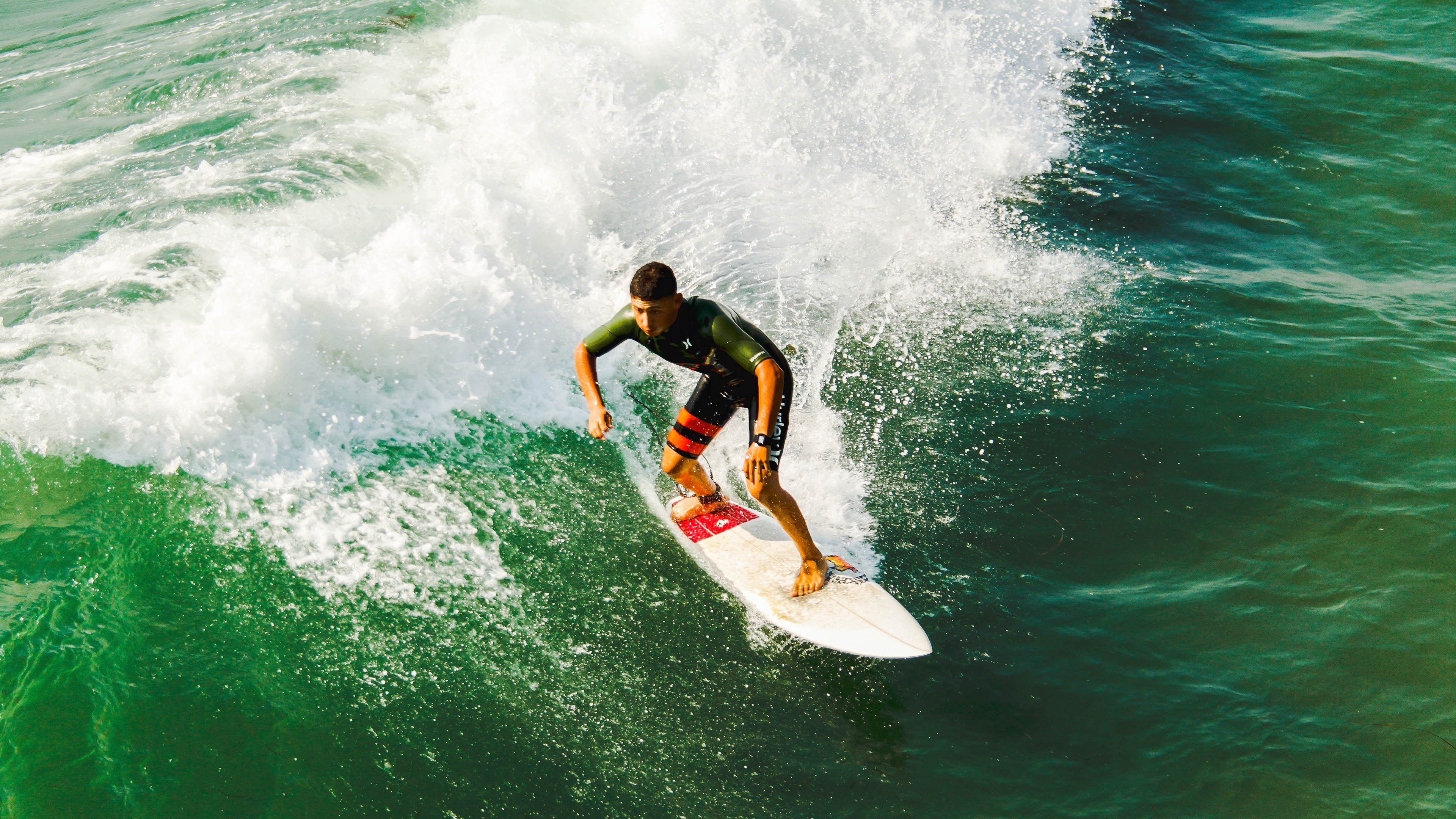 阿尔卡拉斯赛后谦逊发言登热搜，密尔沃基雄鹿鏖战曼城引发热议